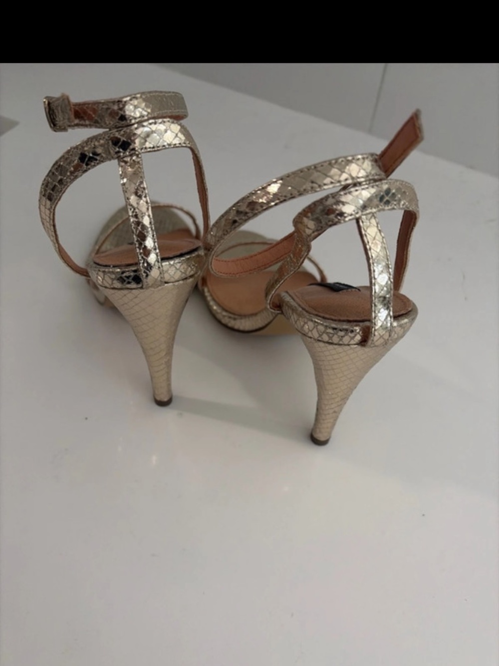 Gold heels - Picture 4 of 11
